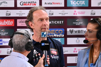 2024-09-20 - LORENZO BERNARDI head coach of Igor Novara during the match between Prosecco Doc Imoco Conegliano – Igor Gorgonzola Novara match at Courmayeur Sport Center - 20th September 2024, during the Courmayeur Cup 24 - COURMAYEUR CUP - PROSECCO DOC IMOCO CONEGLIANO VS IGOR GORGONZOLA NOVARA - EVENTS - VOLLEYBALL