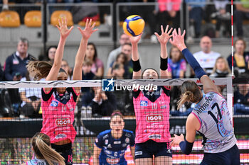 2024-09-21 - Actions of the game and players' images during the match between Savino Del Bene Scandicci and Igor Gorgonzola Novara match at Courmayeur Sport Center - 21th September 2024, during the Courmayeur Cup 24 - COURMAYEUR CUP - FINALE 3° POSTO - IGOR GORGONZOLA NOVARA VS SAVINO DEL BENE SCANDICCI - EVENTS - VOLLEYBALL