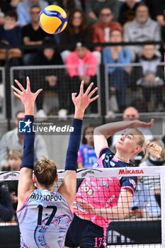 2024-09-21 - Actions of the game and players' images during the match between Savino Del Bene Scandicci and Igor Gorgonzola Novara match at Courmayeur Sport Center - 21th September 2024, during the Courmayeur Cup 24 - COURMAYEUR CUP - FINALE 3° POSTO - IGOR GORGONZOLA NOVARA VS SAVINO DEL BENE SCANDICCI - EVENTS - VOLLEYBALL