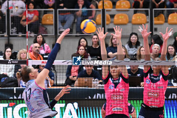 2024-09-21 - Actions of the game and players' images during the match between Savino Del Bene Scandicci and Igor Gorgonzola Novara match at Courmayeur Sport Center - 21th September 2024, during the Courmayeur Cup 24 - COURMAYEUR CUP - FINALE 3° POSTO - IGOR GORGONZOLA NOVARA VS SAVINO DEL BENE SCANDICCI - EVENTS - VOLLEYBALL