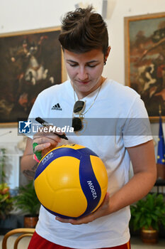 2024-09-16 - Giulia Melli during the press conference to present the WEVZA Cup 2024, 16 September 2024 at the Sala della Protomoteca, Piazza del Campidoglio, Rome, Italy. - WEVZA CUP WOMEN - PRESS CONFERENCE - EVENTS - VOLLEYBALL