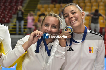 22/09/2024 - Beziers Volley players during the award ceremony CEV Volleyball Challenge Cup 2025 Women – Zonal Prequalification Round WEVZA CUP – Finals 3rd and 4th place - between Beziers Volley and Terville Florange OC at Palazzetto dello Sport on September 22, 2024 in Rome, Italy - WEVZA CUP WOMEN - FINALE 3° POSTO - BEZIERS VB VS TERVILLE FLORANGE - EVENTI - VOLLEY