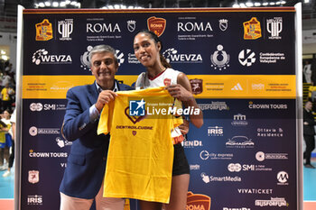 2024-09-22 - Wilma Salas of Roma Volley Club during the award ceremony of CEV Volleyball Challenge Cup 2025 Women – Zonal Prequalification Round WEVZA CUP – Finals 1st and 2nd place - between Roma Volley and CD Heidelberg Wolkswagen at Palazzetto dello Sport on September 22, 2024 in Rome, Italy - WEVZA CUP WOMEN - FINALE 1° POSTO - ROMA VOLLEY VS CD HEIDELBERG - EVENTS - VOLLEYBALL