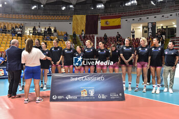 2024-09-22 - CD Heidelberg Wolkswagen team during the award ceremony CEV Volleyball Challenge Cup 2025 Women – Zonal Prequalification Round WEVZA CUP – Finals 1st and 2nd place - between Roma Volley and CD Heidelberg Wolkswagen at Palazzetto dello Sport on September 22, 2024 in Rome, Italy - WEVZA CUP WOMEN - FINALE 1° POSTO - ROMA VOLLEY VS CD HEIDELBERG - EVENTS - VOLLEYBALL