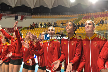 2024-09-22 - Roma Volley team during the award ceremony ofCEV Volleyball Challenge Cup 2025 Women – Zonal Prequalification Round WEVZA CUP – Finals 1st and 2nd place - between Roma Volley and CD Heidelberg Wolkswagen at Palazzetto dello Sport on September 22, 2024 in Rome, Italy - WEVZA CUP WOMEN - FINALE 1° POSTO - ROMA VOLLEY VS CD HEIDELBERG - EVENTS - VOLLEYBALL