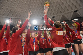 2024-09-22 - Roma Volley team during the award ceremony ofCEV Volleyball Challenge Cup 2025 Women – Zonal Prequalification Round WEVZA CUP – Finals 1st and 2nd place - between Roma Volley and CD Heidelberg Wolkswagen at Palazzetto dello Sport on September 22, 2024 in Rome, Italy - WEVZA CUP WOMEN - FINALE 1° POSTO - ROMA VOLLEY VS CD HEIDELBERG - EVENTS - VOLLEYBALL