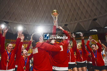 2024-09-22 - Roma Volley team during the award ceremony ofCEV Volleyball Challenge Cup 2025 Women – Zonal Prequalification Round WEVZA CUP – Finals 1st and 2nd place - between Roma Volley and CD Heidelberg Wolkswagen at Palazzetto dello Sport on September 22, 2024 in Rome, Italy - WEVZA CUP WOMEN - FINALE 1° POSTO - ROMA VOLLEY VS CD HEIDELBERG - EVENTS - VOLLEYBALL