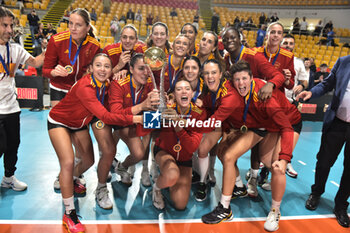 2024-09-22 - Roma Volley team during the award ceremony ofCEV Volleyball Challenge Cup 2025 Women – Zonal Prequalification Round WEVZA CUP – Finals 1st and 2nd place - between Roma Volley and CD Heidelberg Wolkswagen at Palazzetto dello Sport on September 22, 2024 in Rome, Italy - WEVZA CUP WOMEN - FINALE 1° POSTO - ROMA VOLLEY VS CD HEIDELBERG - EVENTS - VOLLEYBALL