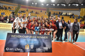 2024-09-22 - Roma Volley team during the award ceremony ofCEV Volleyball Challenge Cup 2025 Women – Zonal Prequalification Round WEVZA CUP – Finals 1st and 2nd place - between Roma Volley and CD Heidelberg Wolkswagen at Palazzetto dello Sport on September 22, 2024 in Rome, Italy - WEVZA CUP WOMEN - FINALE 1° POSTO - ROMA VOLLEY VS CD HEIDELBERG - EVENTS - VOLLEYBALL