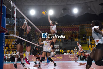 2024-09-22 - Players of Roma Volley in action during CEV Volleyball Challenge Cup 2025 Women – Zonal Prequalification Round WEVZA CUP – Finals 1st and 2nd place - between Roma Volley and CD Heidelberg Wolkswagen at Palazzetto dello Sport on September 22, 2024 in Rome, Italy. - WEVZA CUP WOMEN - FINALE 1° POSTO - ROMA VOLLEY VS CD HEIDELBERG - EVENTS - VOLLEYBALL