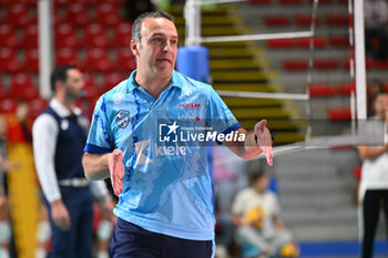 2024-09-19 - Jose Maria Rodrguez Ortuno coach of CV Kiele Socuellamos in action during the day 2 of the CEV Volleyball Challenge Cup 2025 Women - Prequalification Round WEVZA CUP between CV Kiele SOCUELLAMOS and CD Heidelberg LAS PALMAS at the Palazzetto dello Sport on September 19, 2024 in Rome, Italy. - WEVZA CUP WOMEN - CV KIELE SOCUELLAMOS VS CD HEIDELBERG WOLSWAGEN LAS PALMAS - INTERNATIONALS - VOLLEYBALL