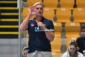 2024-09-20 - Frederic Havas Coach of Beziers Volley during the day 3 of the CEV Volleyball Challenge Cup 2025 Women - Prequalification Round WEVZA CUP between Bezier VB vs CV Kiele Socuellamos at the Palazzetto dello Sport on September 20, 2024 in Rome, Italy. - WEVZA CUP WOMEN - BEZIERS ANGELS VS CV KIELE SOCUELLAMOS - INTERNATIONALS - VOLLEYBALL