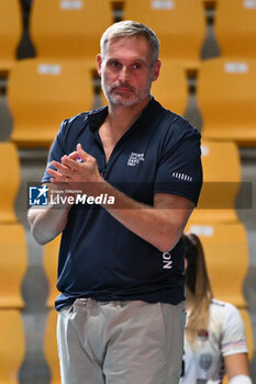 2024-09-20 - Frederic Havas Coach of Beziers Volley during the day 3 of the CEV Volleyball Challenge Cup 2025 Women - Prequalification Round WEVZA CUP between Bezier VB vs CV Kiele Socuellamos at the Palazzetto dello Sport on September 20, 2024 in Rome, Italy. - WEVZA CUP WOMEN - BEZIERS ANGELS VS CV KIELE SOCUELLAMOS - INTERNATIONALS - VOLLEYBALL