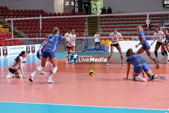 2024-09-18 - Emily Holterhaus of Beziers Volley, Karin Sunderlikova of Beziers Volley during the Volleyball WEVZA CUP Women between Bezier VB and Heidelberg Volkswagen on 18 sept 2024 at the Palazzetto dello Sport in Rome. - VOLLEYBALL WEVZA CUP WOMEN - INTERNATIONALS - VOLLEYBALL