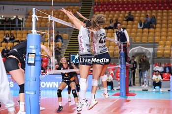 2024-09-18 - Karolina Fricova of Terville Florange OC, Karson Bacon of Terville Florange OC during the Volleyball WEVZA CUP Women between Roma Volley Club and Terville Florange OC on 18 sept 2024 at the Palazzetto dello Sport in Rome. - VOLLEYBALL WEVZA CUP WOMEN - INTERNATIONALS - VOLLEYBALL