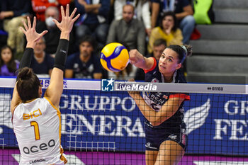 2024-01-06 - Avery Skinner of Chieri '76 in action during Italian Volley Serie A1 F match between Reale Mutua Fenera Chieri '76 vs Aeroitalia Roma Volley on 6 January 2023 at the PalaFenera, Chieri (TO) - REALE MUTUA FENERA CHIERI 76 VS ROMA VOLLEY CLUB - SERIE A1 WOMEN - VOLLEYBALL