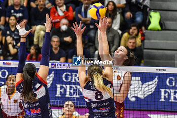 2024-01-06 - Courtney Schwan of Roma Volley in action during Italian Volley Serie A1 F match between Reale Mutua Fenera Chieri '76 vs Aeroitalia Roma Volley on 6 January 2023 at the PalaFenera, Chieri (TO) - REALE MUTUA FENERA CHIERI 76 VS ROMA VOLLEY CLUB - SERIE A1 WOMEN - VOLLEYBALL
