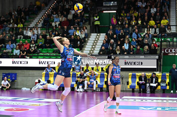2024-01-07 - Serve of Joanna Wolosz ( Prosecco DOC Imoco Conegliano ) - PROSECCO DOC IMOCO CONEGLIANO VS CUNEO GRANDA VOLLEY - SERIE A1 WOMEN - VOLLEYBALL