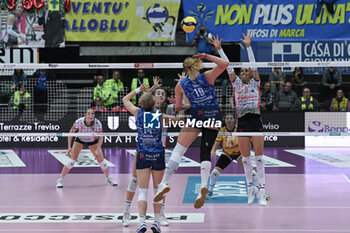 2024-01-07 - Spike of Sarah Fahr ( Prosecco DOC Imoco Conegliano ) - PROSECCO DOC IMOCO CONEGLIANO VS CUNEO GRANDA VOLLEY - SERIE A1 WOMEN - VOLLEYBALL