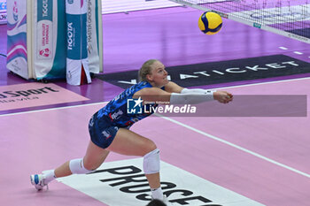 2024-01-07 - Forearm pass of Kathryn Plummer ( Prosecco DOC Imoco Conegliano ) - PROSECCO DOC IMOCO CONEGLIANO VS CUNEO GRANDA VOLLEY - SERIE A1 WOMEN - VOLLEYBALL