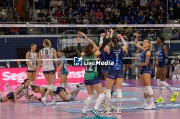 2024-01-07 - Exultation of Players of Vero Volley Milano after scoring a match point - ALLIANZ VV MILANO VS ITAS TRENTINO - SERIE A1 WOMEN - VOLLEYBALL