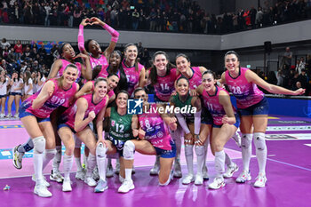 2024-01-13 - Players of Allianz Vero Volley Milano celebrate the victory - SAVINO DEL BENE SCANDICCI VS ALLIANZ VV MILANO - SERIE A1 WOMEN - VOLLEYBALL