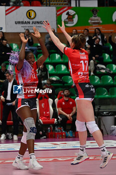2024-01-21 - Terry Ruth
Enweonwu (Cuneo) and Anna
Haak (Cuneo) celebrates after scoring a point - CUNEO GRANDA VOLLEY VS VOLLEY BERGAMO 1991 - SERIE A1 WOMEN - VOLLEYBALL