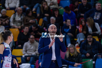 2024-01-21 - Carlo Parisi (head coach of Il Bisonte Firenze) - IL BISONTE FIRENZE VS ITAS TRENTINO - SERIE A1 WOMEN - VOLLEYBALL