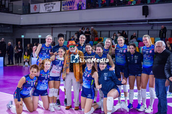 2024-01-21 - Il Bisonte Firenze players celebrate the match winning - IL BISONTE FIRENZE VS ITAS TRENTINO - SERIE A1 WOMEN - VOLLEYBALL