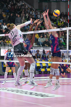 2024-01-27 - Spike of Isabelle Haak ( Prosecco Doc Imoco Conegliano ) - PROSECCO DOC IMOCO CONEGLIANO VS SAVINO DEL BENE SCANDICCI - SERIE A1 WOMEN - VOLLEYBALL