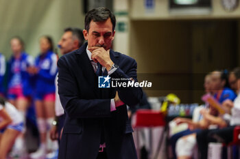 2024-01-28 - Juan Manuel Cichello Head Coach of UYBA E-Work Volley Busto Arsizio reacts during Volley Serie A women 2023/24 match between UYBA E-Work Volley Busto Arsizio and Wash4green Pinerolo at E-Work Arena, Busto Arsizio, Italy on January 28, 2024 - UYBA VOLLEY BUSTO ARSIZIO VS WASH4GREEN PINEROLO - SERIE A1 WOMEN - VOLLEYBALL