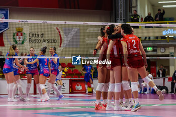 2024-01-28 - UYBA Unet E-Work Busto Arsizio celebrate during Volley Serie A women 2023/24 match between UYBA E-Work Volley Busto Arsizio and Wash4green Pinerolo at E-Work Arena, Busto Arsizio, Italy on January 28, 2024 - UYBA VOLLEY BUSTO ARSIZIO VS WASH4GREEN PINEROLO - SERIE A1 WOMEN - VOLLEYBALL