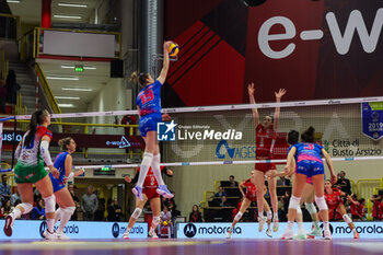 2024-01-28 - Adelina Ungureanu #19 of Wash4green Pinerolo (C) seen in action during Volley Serie A women 2023/24 match between UYBA E-Work Volley Busto Arsizio and Wash4green Pinerolo at E-Work Arena, Busto Arsizio, Italy on January 28, 2024 - UYBA VOLLEY BUSTO ARSIZIO VS WASH4GREEN PINEROLO - SERIE A1 WOMEN - VOLLEYBALL