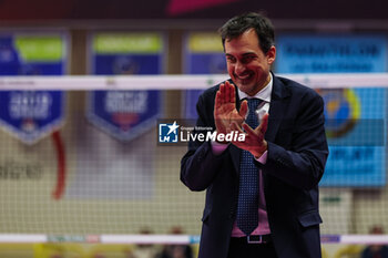 2024-01-28 - Juan Manuel Cichello Head Coach of UYBA E-Work Volley Busto Arsizio reacts during Volley Serie A women 2023/24 match between UYBA E-Work Volley Busto Arsizio and Wash4green Pinerolo at E-Work Arena, Busto Arsizio, Italy on January 28, 2024 - UYBA VOLLEY BUSTO ARSIZIO VS WASH4GREEN PINEROLO - SERIE A1 WOMEN - VOLLEYBALL