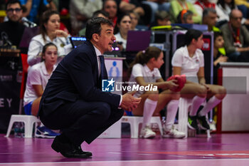 2024-01-28 - Juan Manuel Cichello Head Coach of UYBA E-Work Volley Busto Arsizio seen during Volley Serie A women 2023/24 match between UYBA E-Work Volley Busto Arsizio and Wash4green Pinerolo at E-Work Arena, Busto Arsizio, Italy on January 28, 2024 - UYBA VOLLEY BUSTO ARSIZIO VS WASH4GREEN PINEROLO - SERIE A1 WOMEN - VOLLEYBALL