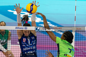 2024-01-28 - Spike of Lorrayna Marys Da Silva (Volley Bergamo 1991) - ALLIANZ VV MILANO VS VOLLEY BERGAMO 1991 - SERIE A1 WOMEN - VOLLEYBALL