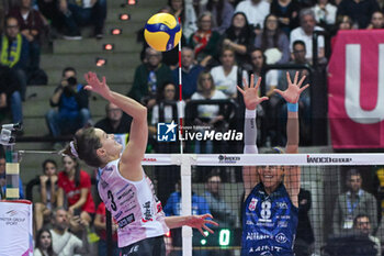 2024-02-04 - Attack of Robinson Kelsey Cook ( Prosecco Doc Imoco Conegliano ) - PROSECCO DOC IMOCO CONEGLIANO VS ALLIANZ VV MILANO - SERIE A1 WOMEN - VOLLEYBALL