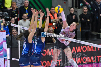 2024-02-04 - Prosecco Attack of Isabelle Haah ( Doc Imoco Conegliano ) - PROSECCO DOC IMOCO CONEGLIANO VS ALLIANZ VV MILANO - SERIE A1 WOMEN - VOLLEYBALL