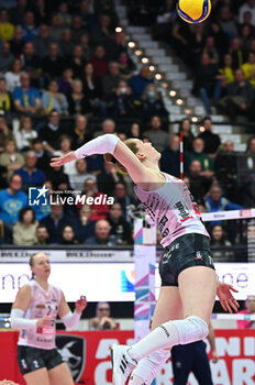 2024-02-04 - Spike of Isabelle Haak ( Prosecco Doc Imoco Conegliano ) - PROSECCO DOC IMOCO CONEGLIANO VS ALLIANZ VV MILANO - SERIE A1 WOMEN - VOLLEYBALL