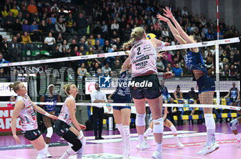 2024-02-04 - Spike of Kathrin Plummer ( Prosecco Doc Imoco Conegliano ) - PROSECCO DOC IMOCO CONEGLIANO VS ALLIANZ VV MILANO - SERIE A1 WOMEN - VOLLEYBALL