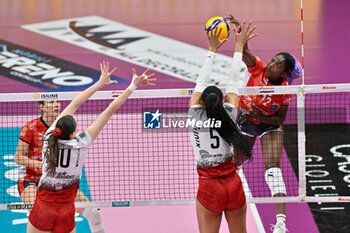 2024-03-03 - Madison
Kubik (Cuneo) - Benedetta Maria
Sartori (Busto) - Skylar
Fields (Busto)
 - Terry Ruth
Enweonwu (Cuneo) - CUNEO GRANDA VOLLEY VS UYBA VOLLEY BUSTO ARSIZIO - SERIE A1 WOMEN - VOLLEYBALL