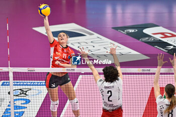 2024-03-03 - Anneclaire
Ter Brugge (Cuneo) - Martina
Bracchi (Busto) - Giuditta Lualdi (Busto) - CUNEO GRANDA VOLLEY VS UYBA VOLLEY BUSTO ARSIZIO - SERIE A1 WOMEN - VOLLEYBALL