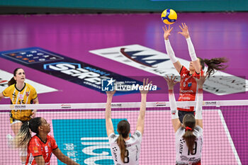 2024-03-03 - Serena
Scognamillo (Cuneo) - Amandha
Sylves (Cuneo)
 - Giuditta Lualdi (Busto)
 - Jennifer
Boldini (Busto) - Lena
Stigrot (Cuneo) - CUNEO GRANDA VOLLEY VS UYBA VOLLEY BUSTO ARSIZIO - SERIE A1 WOMEN - VOLLEYBALL