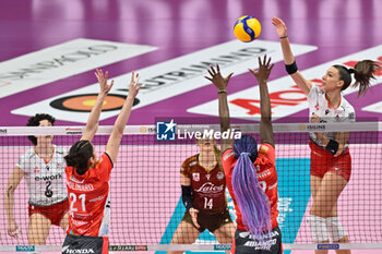 2024-03-03 - Martina
Bracchi (Busto) - Beatrice
Molinaro (Cuneo) - Giorgia
Zannoni (Busto)
 - Terry Ruth
Enweonwu (Cuneo) - Rebecca
Piva (Busto) - CUNEO GRANDA VOLLEY VS UYBA VOLLEY BUSTO ARSIZIO - SERIE A1 WOMEN - VOLLEYBALL