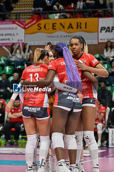 2024-03-03 - team Cuneo celebrates after scoring a point - CUNEO GRANDA VOLLEY VS UYBA VOLLEY BUSTO ARSIZIO - SERIE A1 WOMEN - VOLLEYBALL