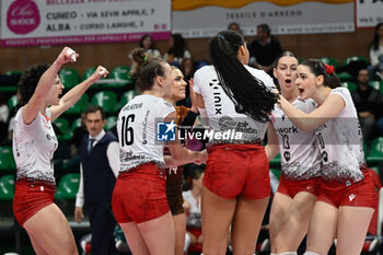 2024-03-03 - team Busto celebrates after scoring a point - CUNEO GRANDA VOLLEY VS UYBA VOLLEY BUSTO ARSIZIO - SERIE A1 WOMEN - VOLLEYBALL