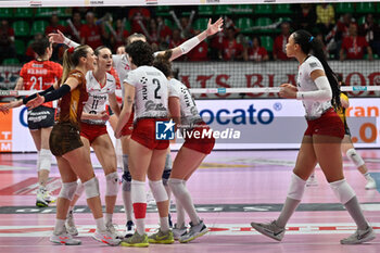 2024-03-03 - team Busto celebrates after scoring a point - CUNEO GRANDA VOLLEY VS UYBA VOLLEY BUSTO ARSIZIO - SERIE A1 WOMEN - VOLLEYBALL