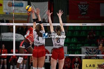 2024-03-03 - Terry Ruth
Enweonwu (Cuneo) - Benedetta Maria
Sartori (Busto) - Martina
Bracchi (Busto) - CUNEO GRANDA VOLLEY VS UYBA VOLLEY BUSTO ARSIZIO - SERIE A1 WOMEN - VOLLEYBALL