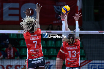 2024-03-03 - Amandha
Sylves (Cuneo)
 - Signorile Noemi (Cuneo)

 - Martina
Bracchi (Busto) - CUNEO GRANDA VOLLEY VS UYBA VOLLEY BUSTO ARSIZIO - SERIE A1 WOMEN - VOLLEYBALL