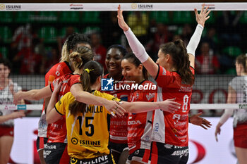 2024-03-03 - team Cuneo celebrates after scoring a point - CUNEO GRANDA VOLLEY VS UYBA VOLLEY BUSTO ARSIZIO - SERIE A1 WOMEN - VOLLEYBALL